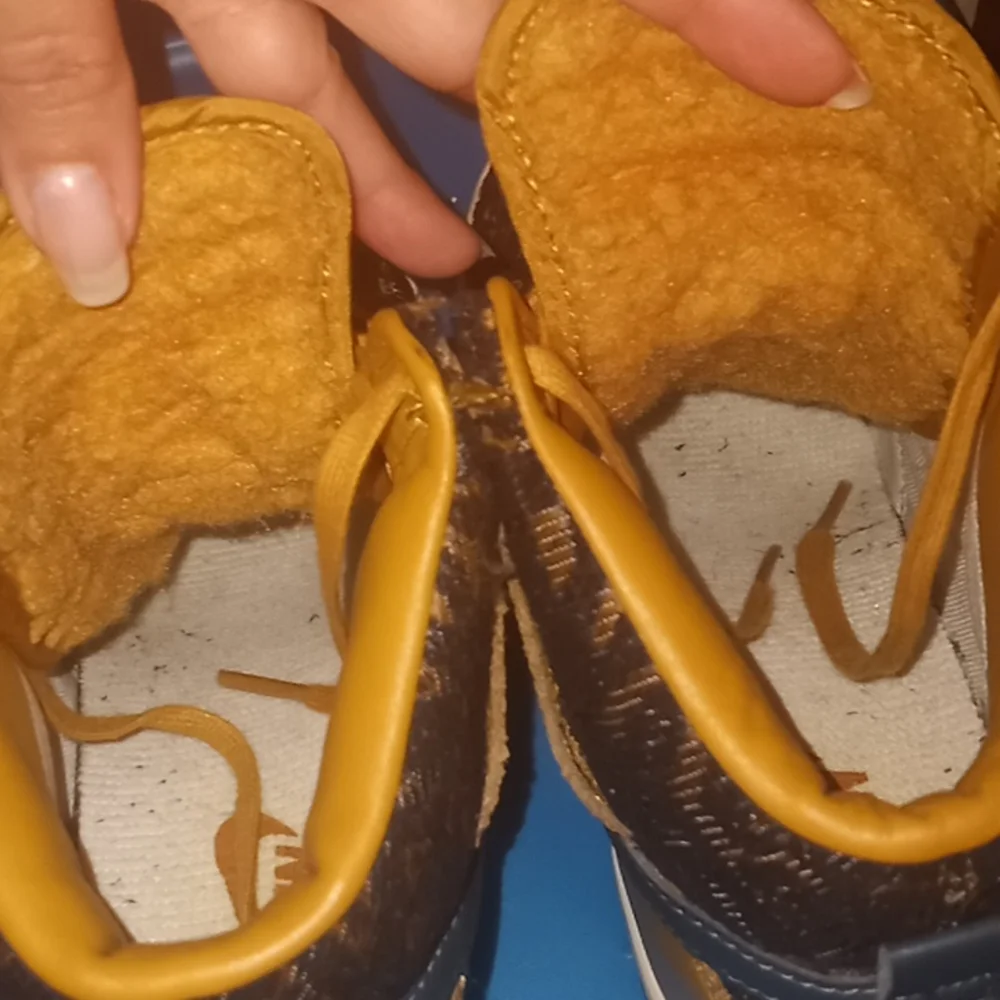 Nikes - Picture 4 of 6